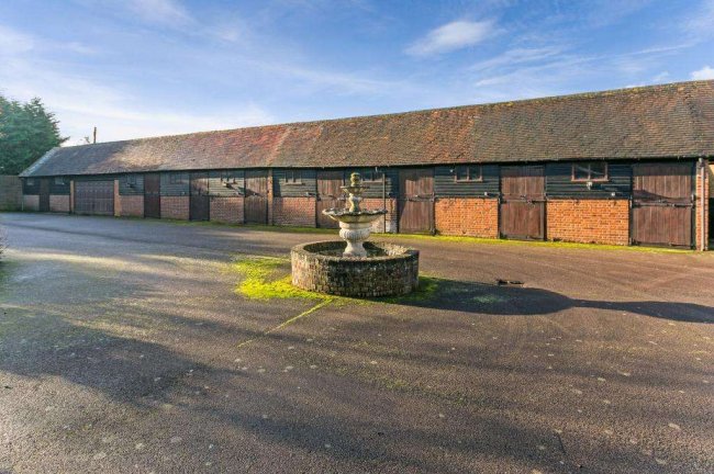 Bell Farmhouse, Wexham Park Lane, Wexham, Slough, Buckinghamshire, SL3 6LX 9