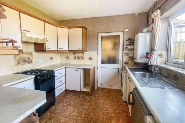 18 Cherry Orchard, Wotton-under-Edge, Gloucestershire, GL12 7HT 4