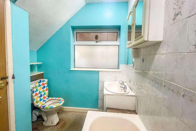 18 Cherry Orchard, Wotton-under-Edge, Gloucestershire, GL12 7HT 4