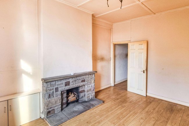 19A Chapeltown Pudsey, LS28 7RZ 8