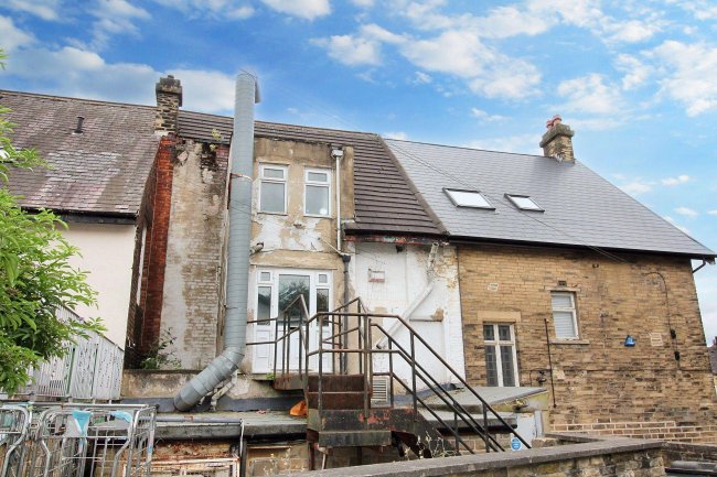 19A Chapeltown Pudsey, LS28 7RZ 8