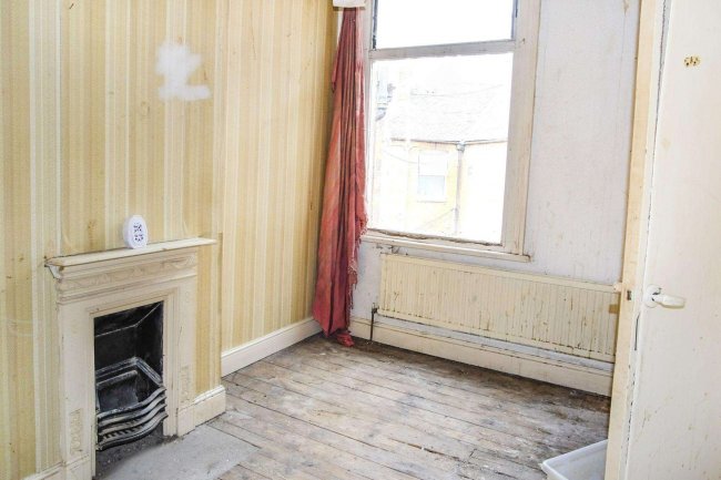 82 Norman Street, Leicester LE3 0BB 4