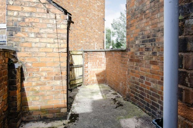 82 Norman Street, Leicester LE3 0BB 4