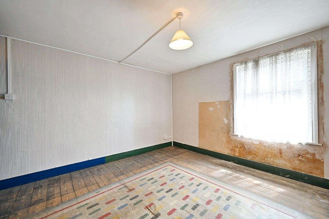 16 Trindles Road, South Nutfield, Surrey, RH1 4JN 6