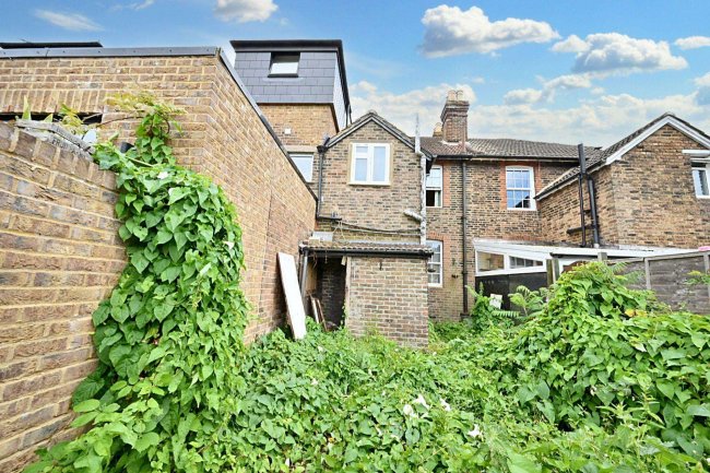 16 Trindles Road, South Nutfield, Surrey, RH1 4JN 6