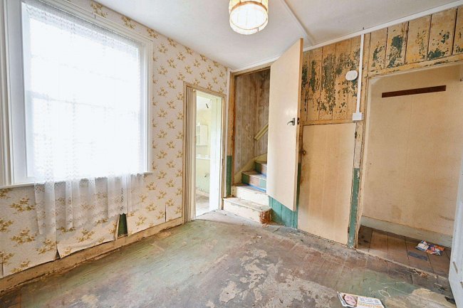 16 Trindles Road, South Nutfield, Surrey, RH1 4JN 6