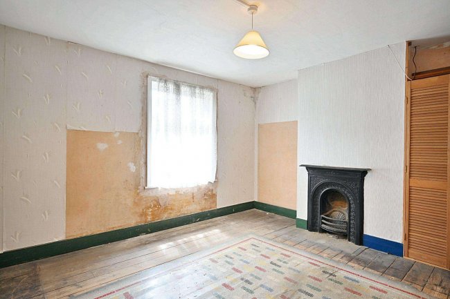 16 Trindles Road, South Nutfield, Surrey, RH1 4JN 6