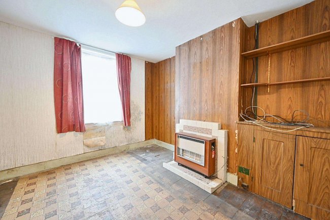 16 Trindles Road, South Nutfield, Surrey, RH1 4JN 6