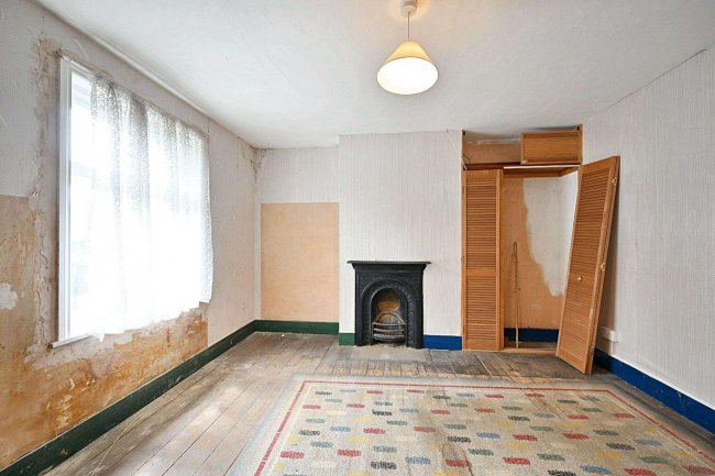 16 Trindles Road, South Nutfield, Surrey, RH1 4JN 6