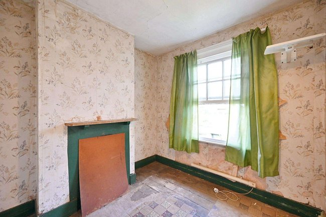 16 Trindles Road, South Nutfield, Surrey, RH1 4JN 6