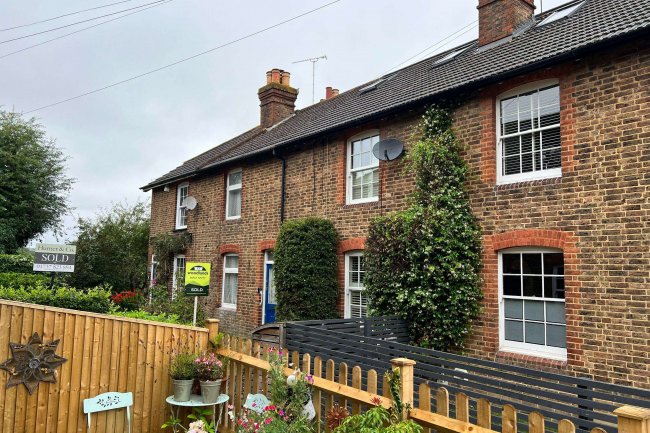 16 Trindles Road, South Nutfield, Surrey, RH1 4JN 6