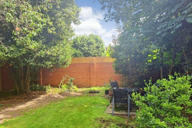 2 Walton Court & Garage, Sheen Park, Richmond, TW9 1UL 2