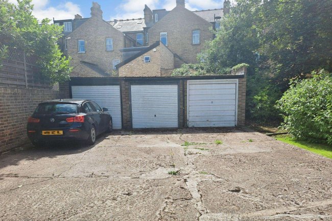 2 Walton Court & Garage, Sheen Park, Richmond, TW9 1UL 2