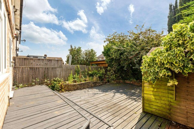 59 Copthorne Avenue, Illford, Essex IG6 2SG 4