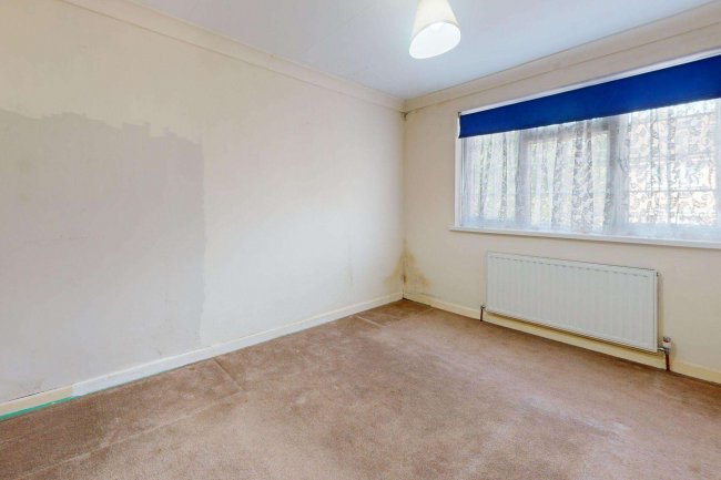 59 Copthorne Avenue, Illford, Essex IG6 2SG 4