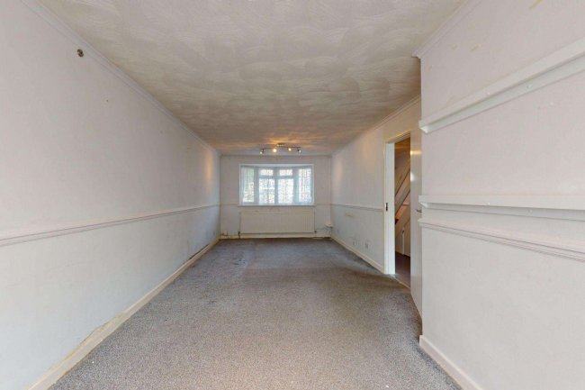 59 Copthorne Avenue, Illford, Essex IG6 2SG 4