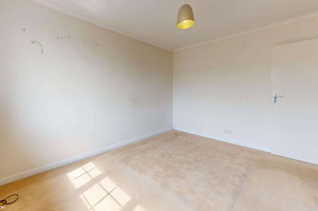 59 Copthorne Avenue, Illford, Essex IG6 2SG 4