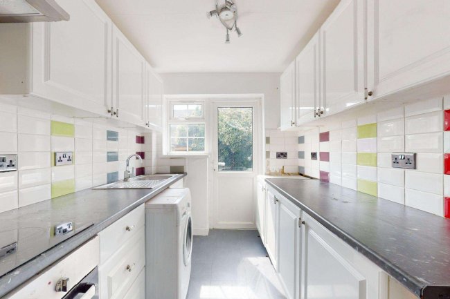 59 Copthorne Avenue, Illford, Essex IG6 2SG 4