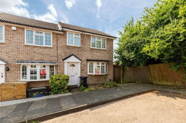 59 Copthorne Avenue, Illford, Essex IG6 2SG 4