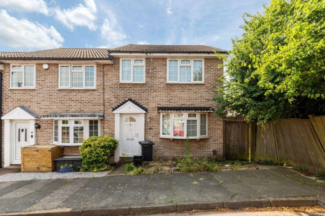 59 Copthorne Avenue, Illford, Essex IG6 2SG 4