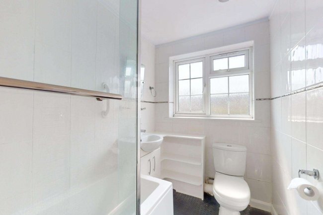 59 Copthorne Avenue, Illford, Essex IG6 2SG 4