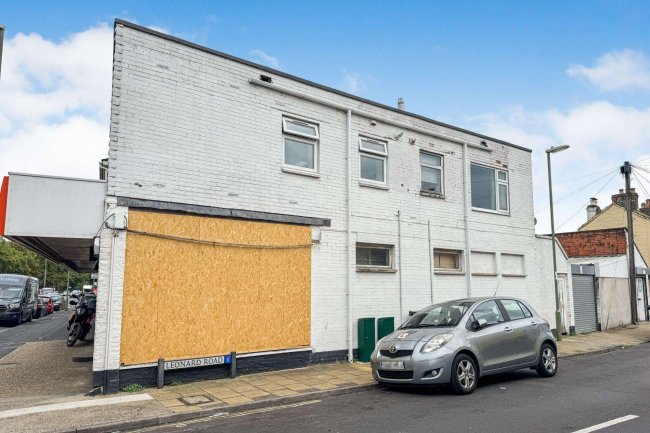Flat 1, 55-59 Forton Road, Gosport, PO12 4TD 5