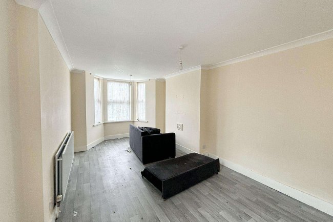 Flat B, 35 Harlesden Gardens, London, NW10 4EY 3