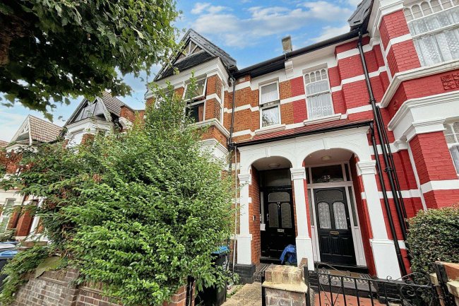 Flat B, 35 Harlesden Gardens, London, NW10 4EY 3