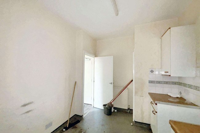 Flat B, 35 Harlesden Gardens, London, NW10 4EY 3