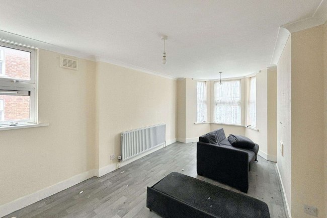 Flat B, 35 Harlesden Gardens, London, NW10 4EY 3