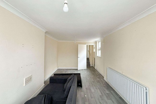 Flat B, 35 Harlesden Gardens, London, NW10 4EY 3