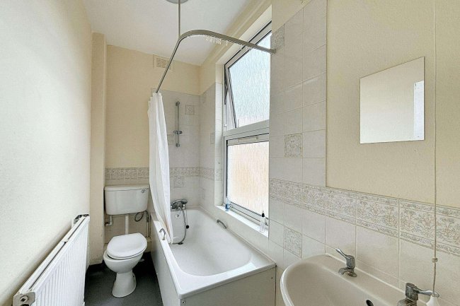 Flat B, 35 Harlesden Gardens, London, NW10 4EY 3