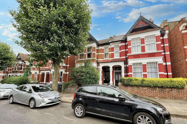 Flat B, 35 Harlesden Gardens, London, NW10 4EY 3