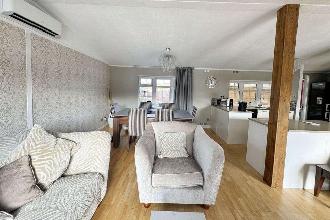 17 Trentside, Fox Covert Lane, Clifton, Nottingham, NG11 8NQ 1