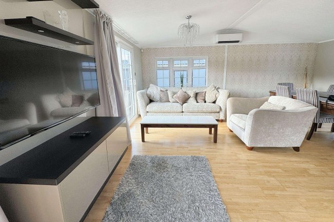 17 Trentside, Fox Covert Lane, Clifton, Nottingham, NG11 8NQ 1