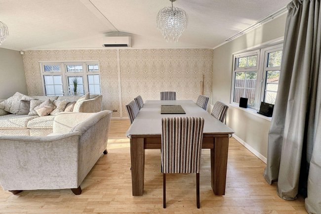 17 Trentside, Fox Covert Lane, Clifton, Nottingham, NG11 8NQ 1