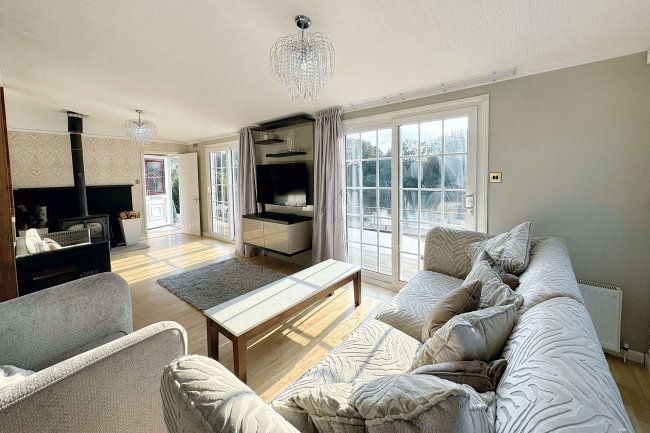 17 Trentside, Fox Covert Lane, Clifton, Nottingham, NG11 8NQ 1