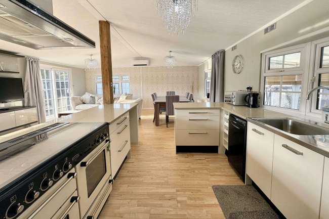 17 Trentside, Fox Covert Lane, Clifton, Nottingham, NG11 8NQ 1