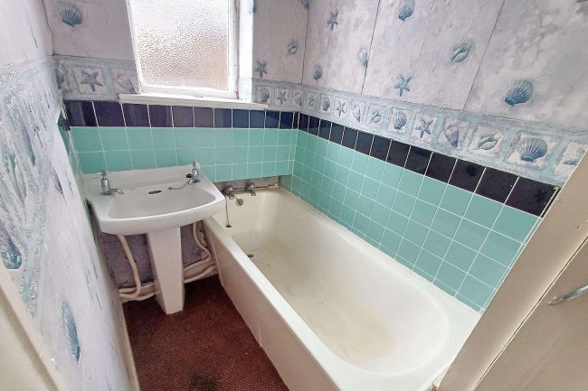 19 Beech Avenue, Droylsden, Manchester M43 6FR 5