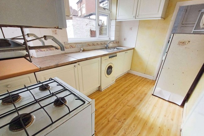 19 Beech Avenue, Droylsden, Manchester M43 6FR 5