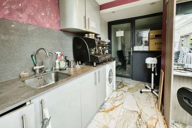 207 - 209 High Road, Willesden, London NW10 2SB 6