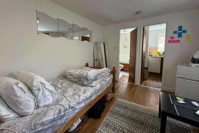 207 - 209 High Road, Willesden, London NW10 2SB 6