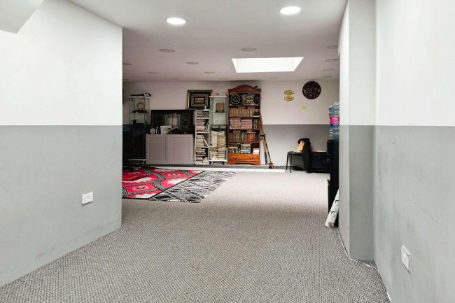 207 - 209 High Road, Willesden, London NW10 2SB 6