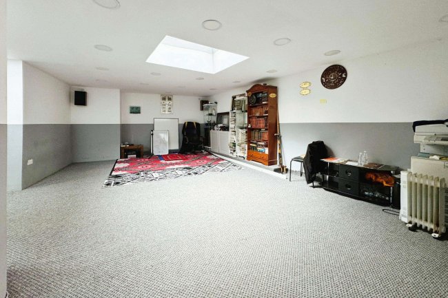 207 - 209 High Road, Willesden, London NW10 2SB 6