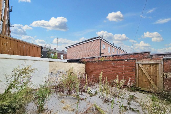 39 Albert Street, Chadderton, Oldham, OL9 7HB 10