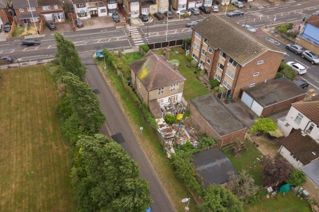 105 Barley Lane, Ilford, IG3 8XQ 3