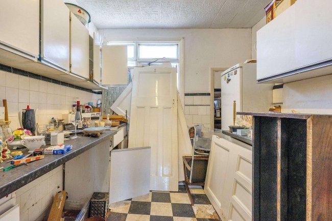 105 Barley Lane, Ilford, IG3 8XQ 3