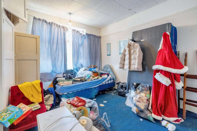 105 Barley Lane, Ilford, IG3 8XQ 3