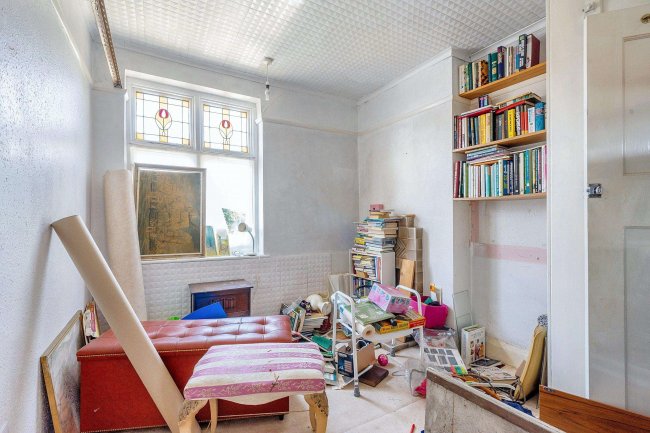 105 Barley Lane, Ilford, IG3 8XQ 3