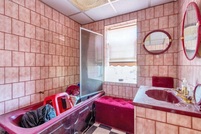 105 Barley Lane, Ilford, IG3 8XQ 3